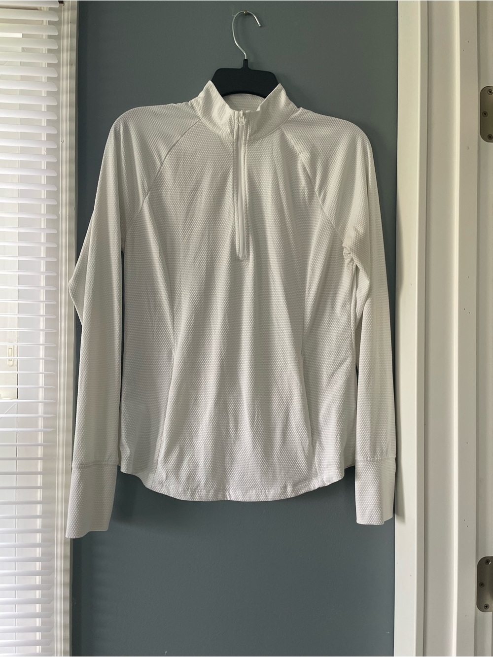 Tommy Bahamas Women’s Raglan Sleeve Golf/Run White Quarter-Zip Performance Top